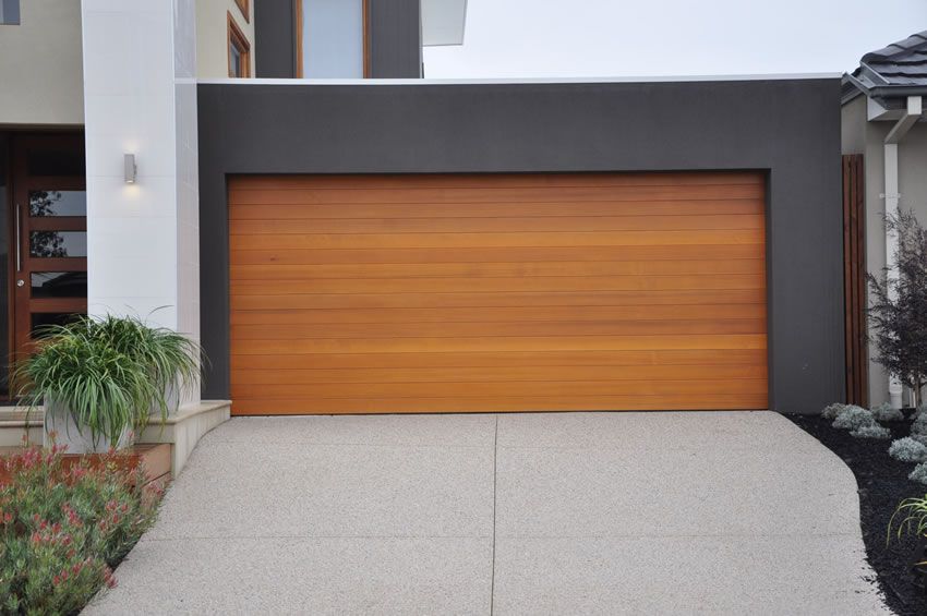 Puertas para garaje Valencia de calidad