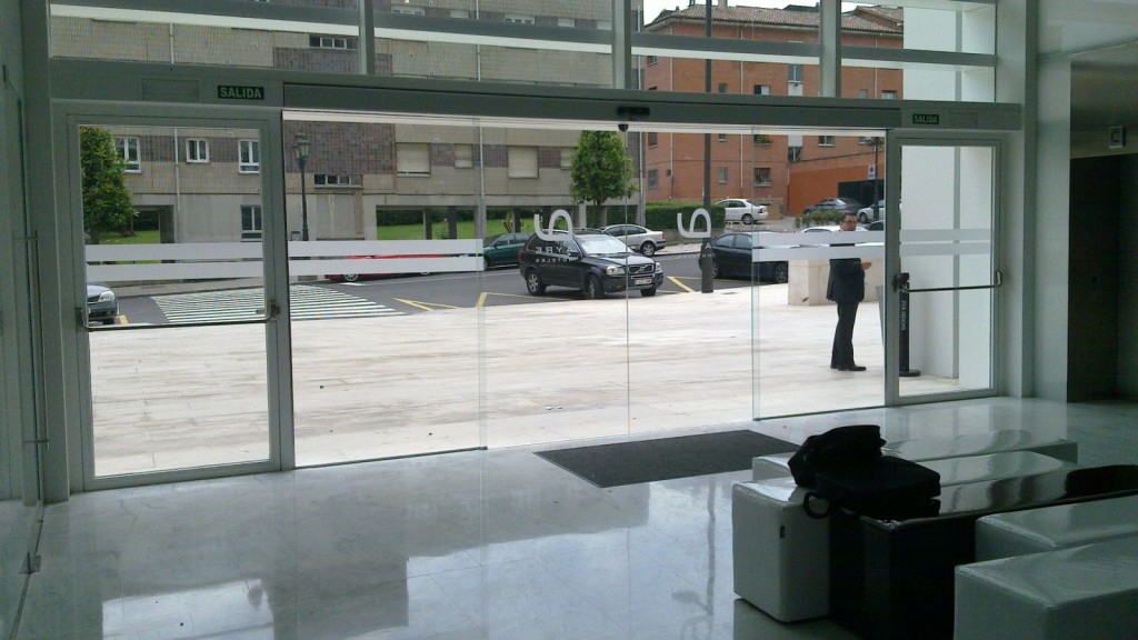 Empresa de montaje de puertas automaticas Valencia con experiencia