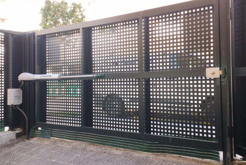 Servicios de montaje puertas de garaje Valencia