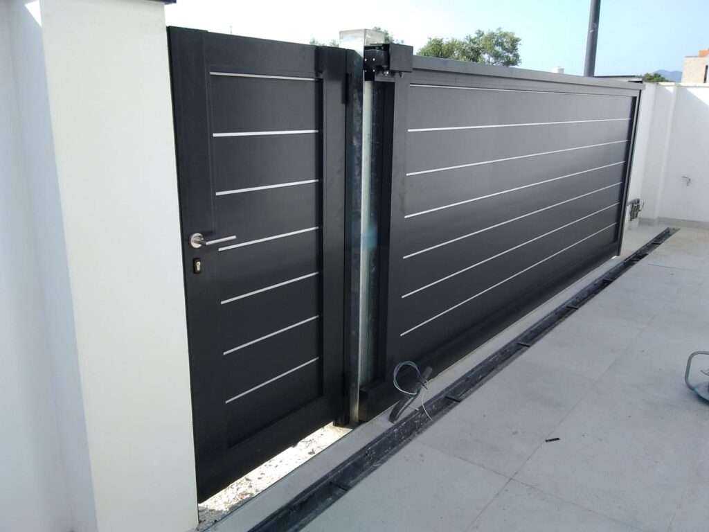 Montaje de puertas automáticas de aluminio Valencia