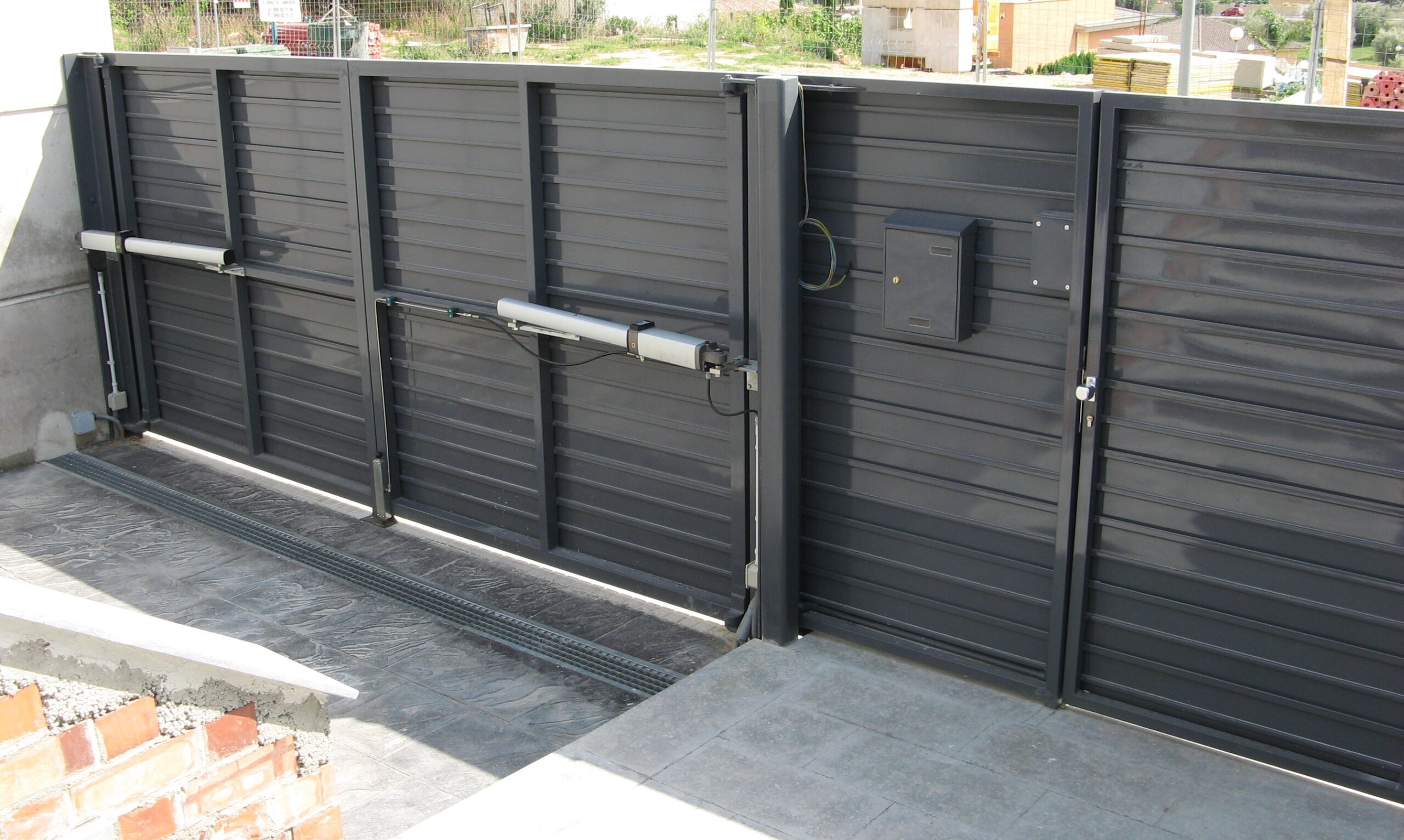 Montaje de automatismos para puertas Valencia