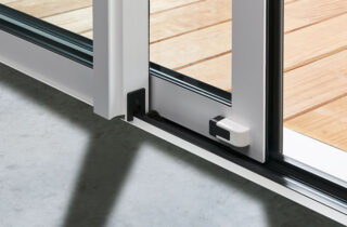 Montaje de puertas correderas de aluminio en Valencia de calidad